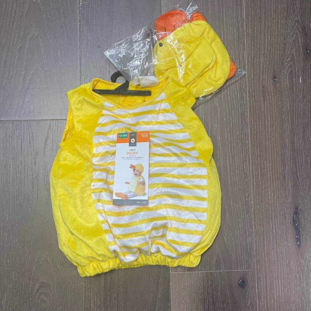 Target infant ducky costume. Nwt. 12-18 months